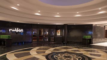 4 restaurants, breakfast served