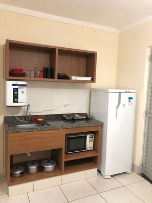 冷蔵庫、電子レンジ、コンロ、トースター