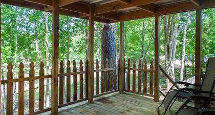 4 bd rm, 2bth modular, feat. full ktch, private deck & grill at Kick Back Ranch.