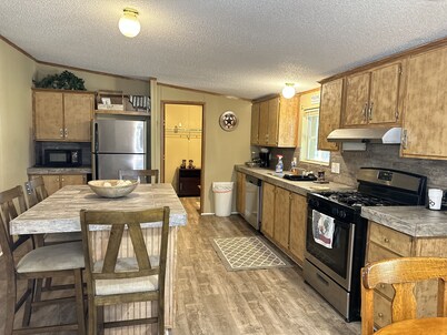 4 bd rm, 2bth modular, feat. full ktch, private deck & grill at Kick Back Ranch.