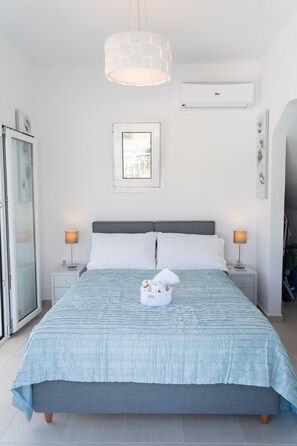 2 bedrooms, in-room safe, iron/ironing board, travel cot -  Luxury Villa with private pool in tranquil setting (Klismata)