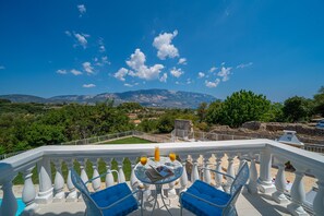 Outdoor dining -  Luxury Villa with private pool in tranquil setting (Klismata)
