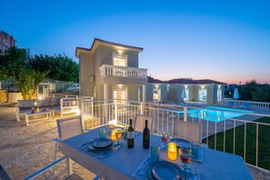 Outdoor dining -  Luxury Villa with private pool in tranquil setting (Klismata)