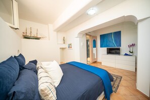 1 chambre, coffres-forts dans les chambres, fer et planche à repasser