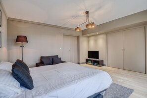 2 bedrooms, iron/ironing board, free WiFi, bed sheets
