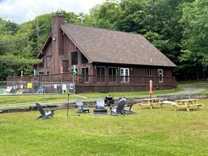 Exterior - Catskill Mt Oasis: sunset terraces fireplaces pool (East Jewett)