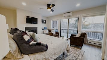 4 bedrooms, desk, iron/ironing board, travel cot