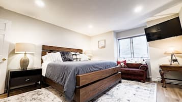 4 bedrooms, desk, iron/ironing board, travel crib