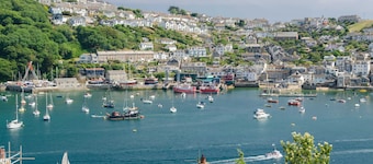 Charming Summerhouse in Fowey Town Center