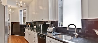 Historic luxury townhouse on Chicago's Gold Coast