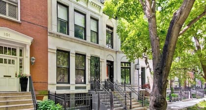 Historic luxury townhouse on Chicago's Gold Coast