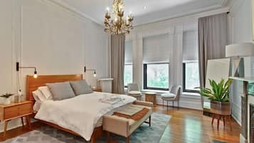4 bedrooms, iron/ironing board, WiFi, bed sheets