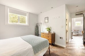 1 habitación, tabla de planchar con plancha, wifi y ropa de cama 