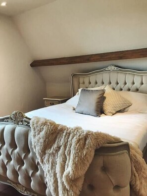 5 makuuhuonetta, silitysrauta/-lauta, vauvan matkasänky, Wi-Fi