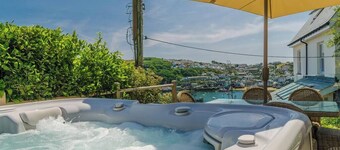 Entire Victorian schoolhouse with hot tub and harbour views