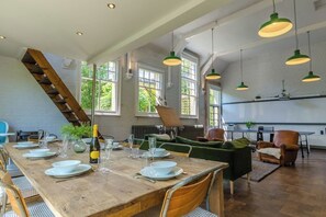 Dining - Entire Victorian schoolhouse with hot tub and harbour views (Cornwall)