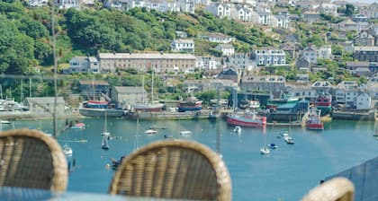 Entire Victorian schoolhouse with hot tub and harbour views