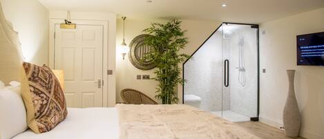 Standard Studio, 1 King Bed | Select Comfort beds, minibar, iron/ironing board, free WiFi