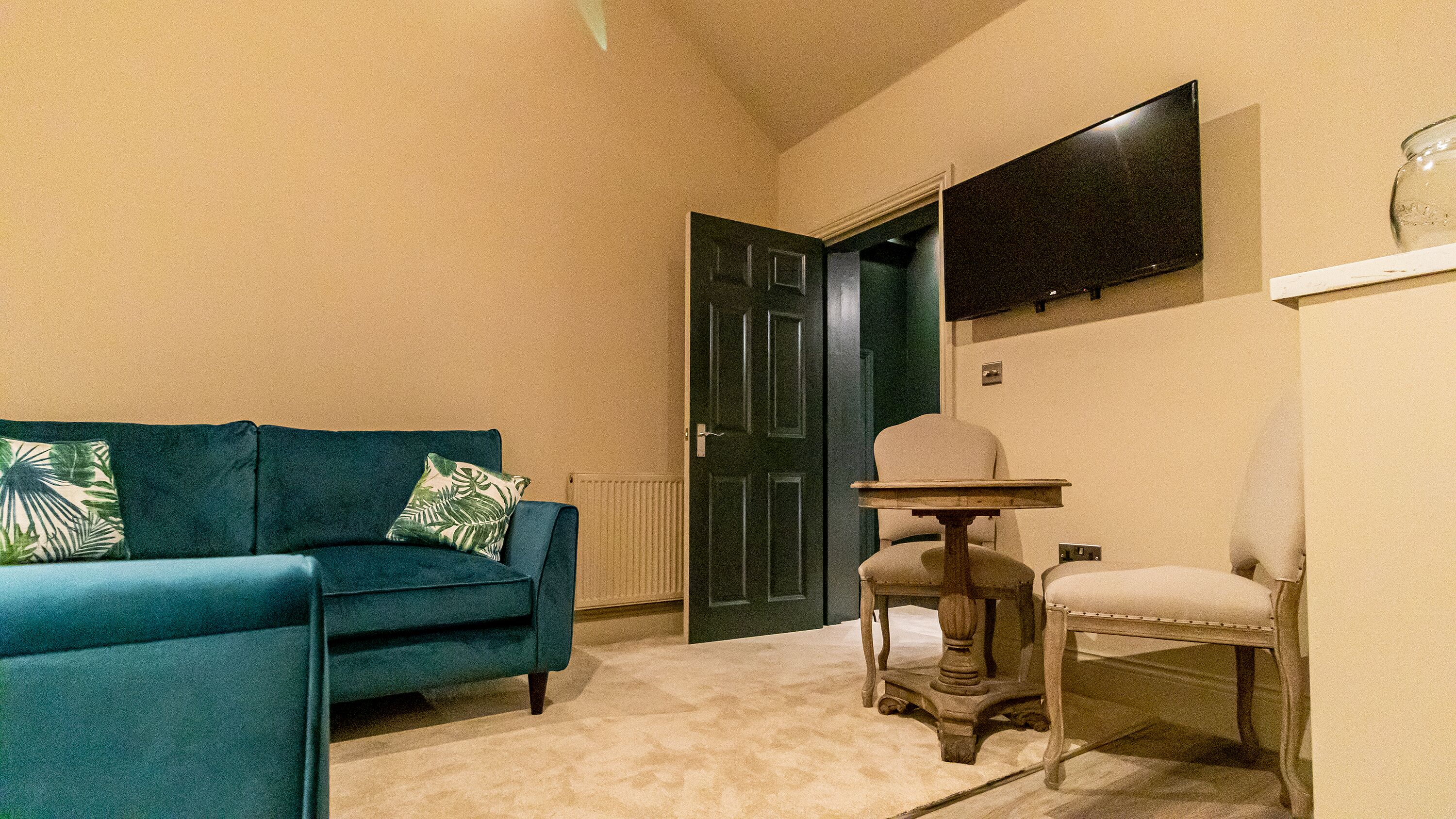 flamingo | living area | 32-inch smart tv with digital channels, tv