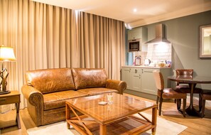 Ralph | Living area | 32-inch Smart TV with digital channels, TV - The Hotel Chester (Chester)