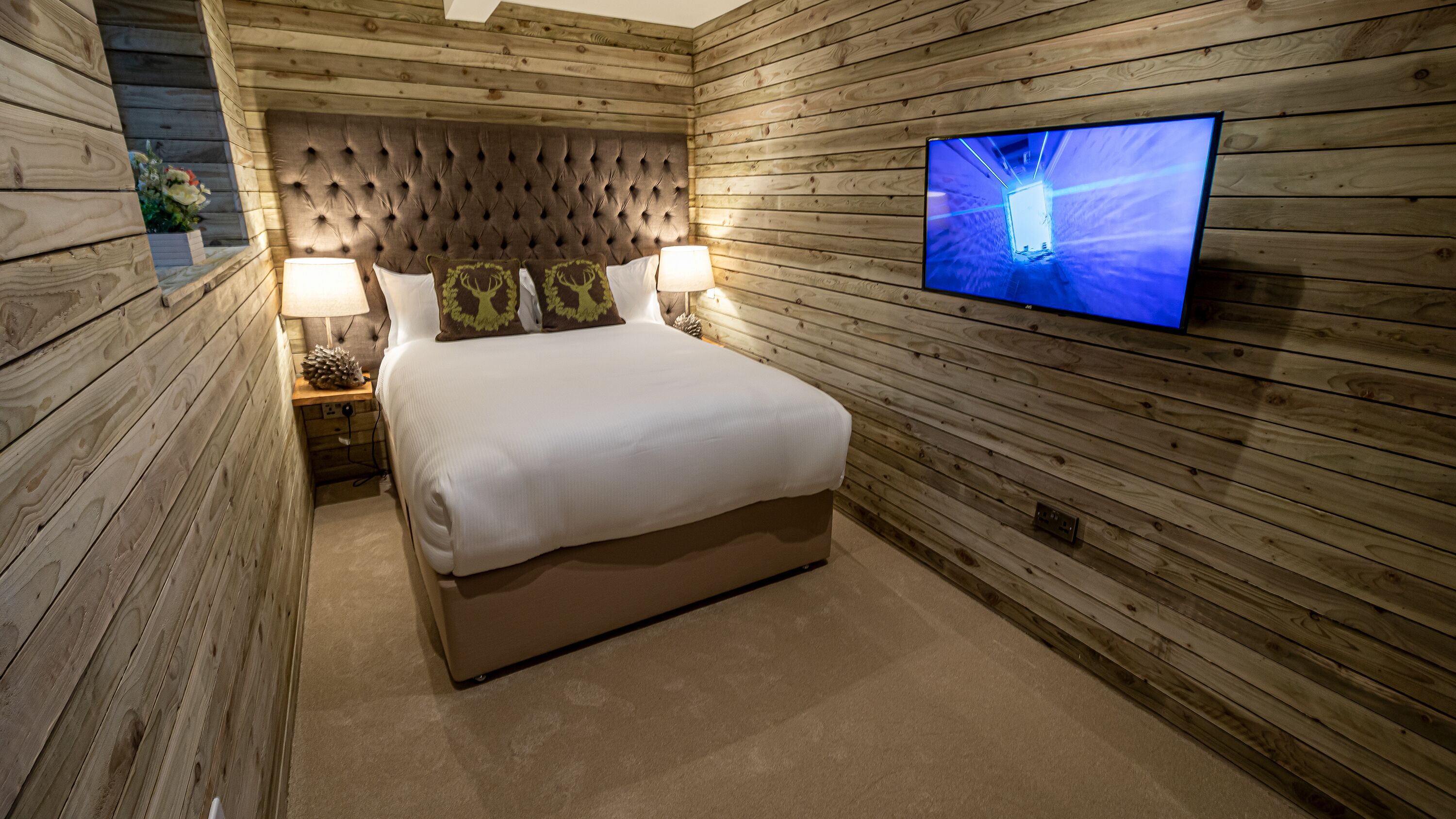 the tree house | 1 bedroom, select comfort beds, minibar, iron/ironing board