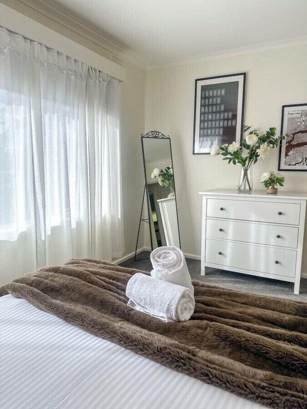 2 bedrooms, desk, iron/ironing board, WiFi - Family Friendly Mt Martha Unit (Mount Martha)