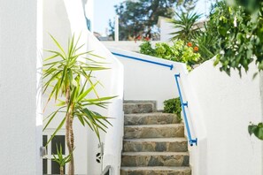 Property grounds - Amazing 2-bedroom Apartment Close to all Amenities (Ermionida)