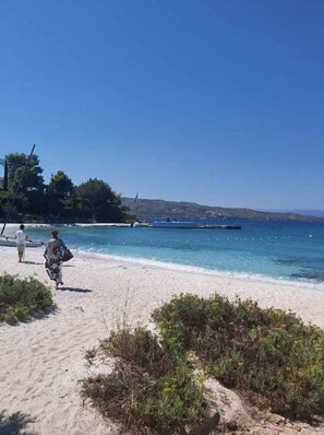 Beach - Amazing 2-bedroom Apartment Close to all Amenities (Ermionida)