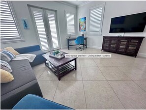 Smart TV - Sweet Beach Retreat • Walk to Sand, Shops & Dining • FIFA World Cup Ready (Pompano Beach)