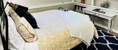 1 bedroom, in-room safe, iron/ironing board, WiFi