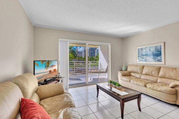 TV, offices - Le Frontenac 210 STR-01055 (Sunny Isles Beach)