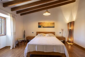 3 bedrooms, iron/ironing board, free WiFi, bed sheets - Authentic Majorcan house with 3 bedrooms, 3 bathrooms, wifi and pool (Binissalem)