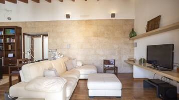 Televisie en een open haard