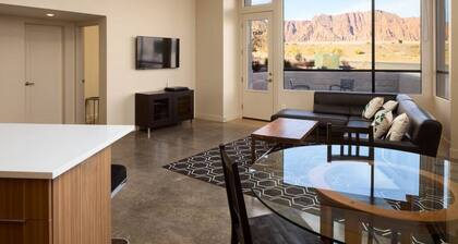 Modern Desert Dwelling, Pet Friendly