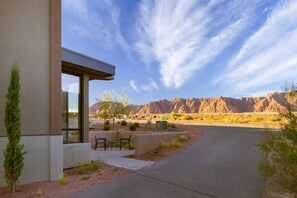 Property grounds - Modern Desert Dwelling, Pet Friendly (Ivins)