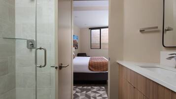 Secador de pelo, toallas