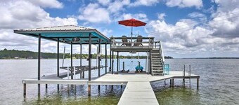 Lakefront w/ Dock, 300mb WIFI, Theater, Arcade