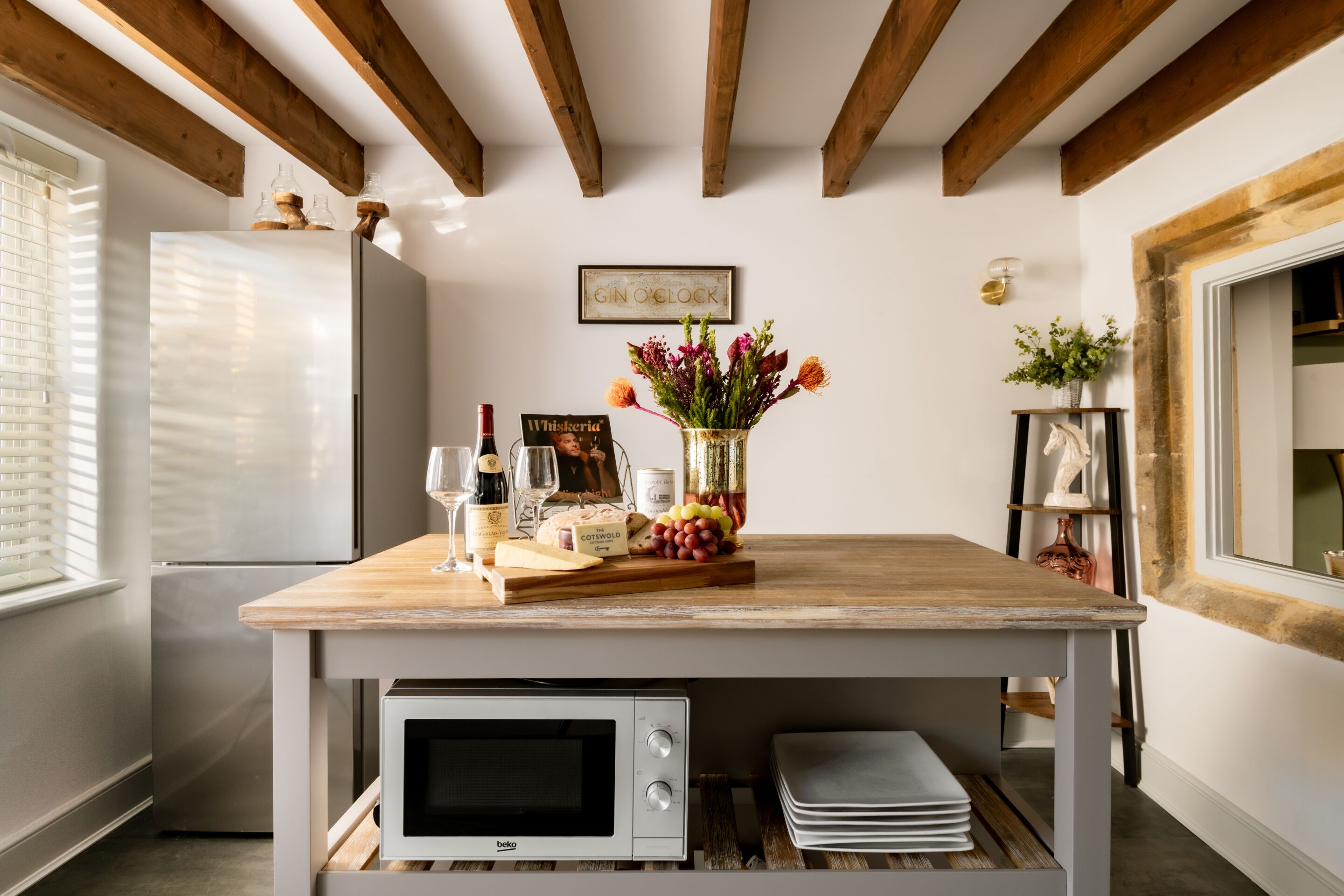 Luxury Cottage, Private Bathroom (Magnolia Cottage) | Shared kitchen | Highchair