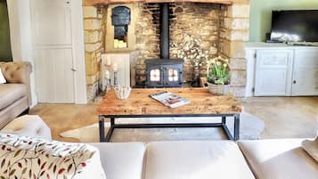 Luxury Cottage, Private Bathroom (Magnolia Cottage) | Lounge