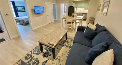 2BR - Off Bellevue, Nautical Newport, Centrally Located, Walk to everything!