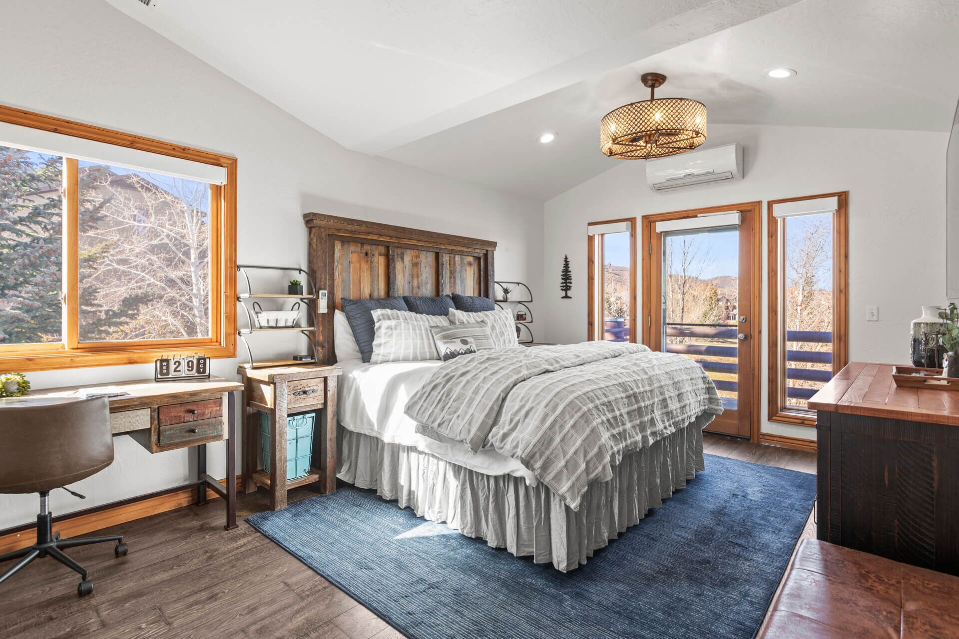 5 bedrooms, memory-foam beds, desk, iron/ironing board