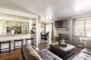 TV, peis, bordtennis og bøker