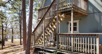 Walk to Boat Ramp; Quiet Wooded Setting; Fire Pit & Hot Tub