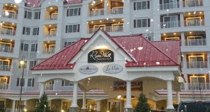 Riverwalk Resort at Loon Mountain with balcony & mountain view