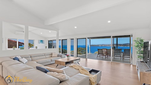 Randall Drive No 64 - Magnificent Views - Pool - Air con - WiFi - The list goes on!