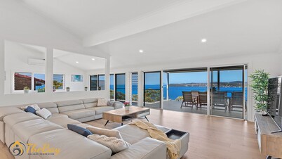 Randall Drive No 64 - Magnificent Views - Pool - Air con - WiFi - The list goes on!