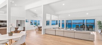 Randall Drive No 64 - Magnificent Views - Pool - Air con - WiFi - The list goes on!