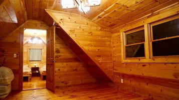 2 bedrooms, desk, free WiFi, bed sheets