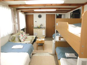 1 bedroom, desk, free WiFi, bed sheets