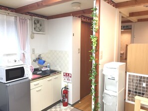 冰箱、微波炉、炉灶、厨具/餐具